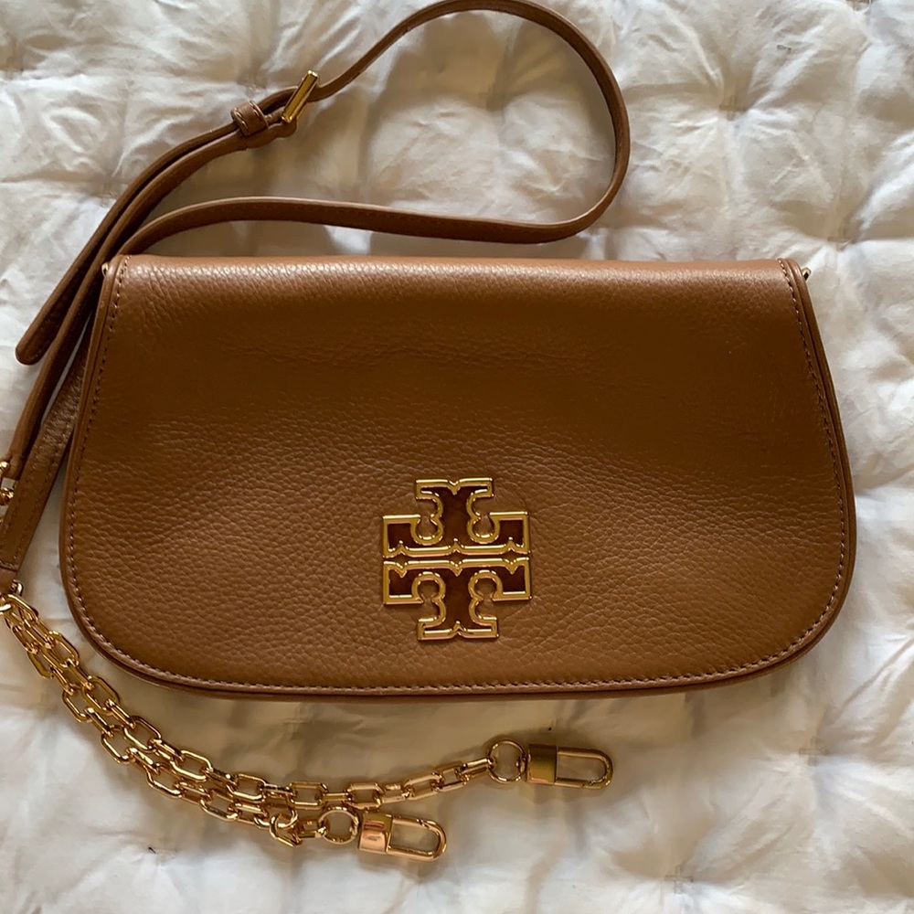 LIKE NEW TORY BURCH BRITTEN CLUTCH CLASSIC TAN WITH REMOVABLE CROSSBODY STRAP ❤️